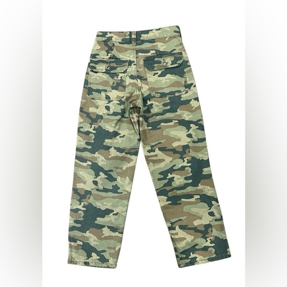🔥NWT! FREE PEOPLE!! CAMOUFLAGE JEANS!! A MUST HAVE! TRENDING!!🔥 - Picture 6 of 15